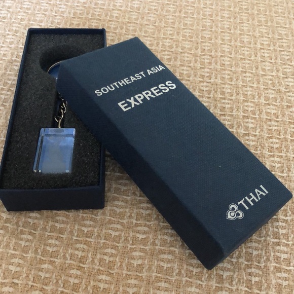 Vintage Collectible Southeast Asia Express airline glass etched keychain - Picture 10 of 14